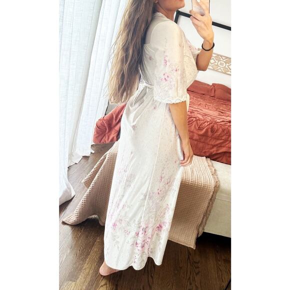 Vintage Val Mode Size Small 100% Nylon Floral Long Robe - Picture 2 of 11